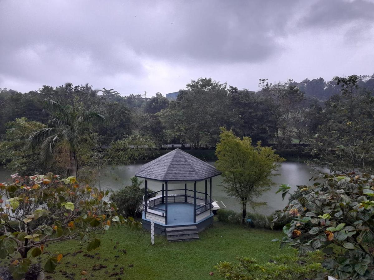 Emerald Hills Club Kochi Exterior foto