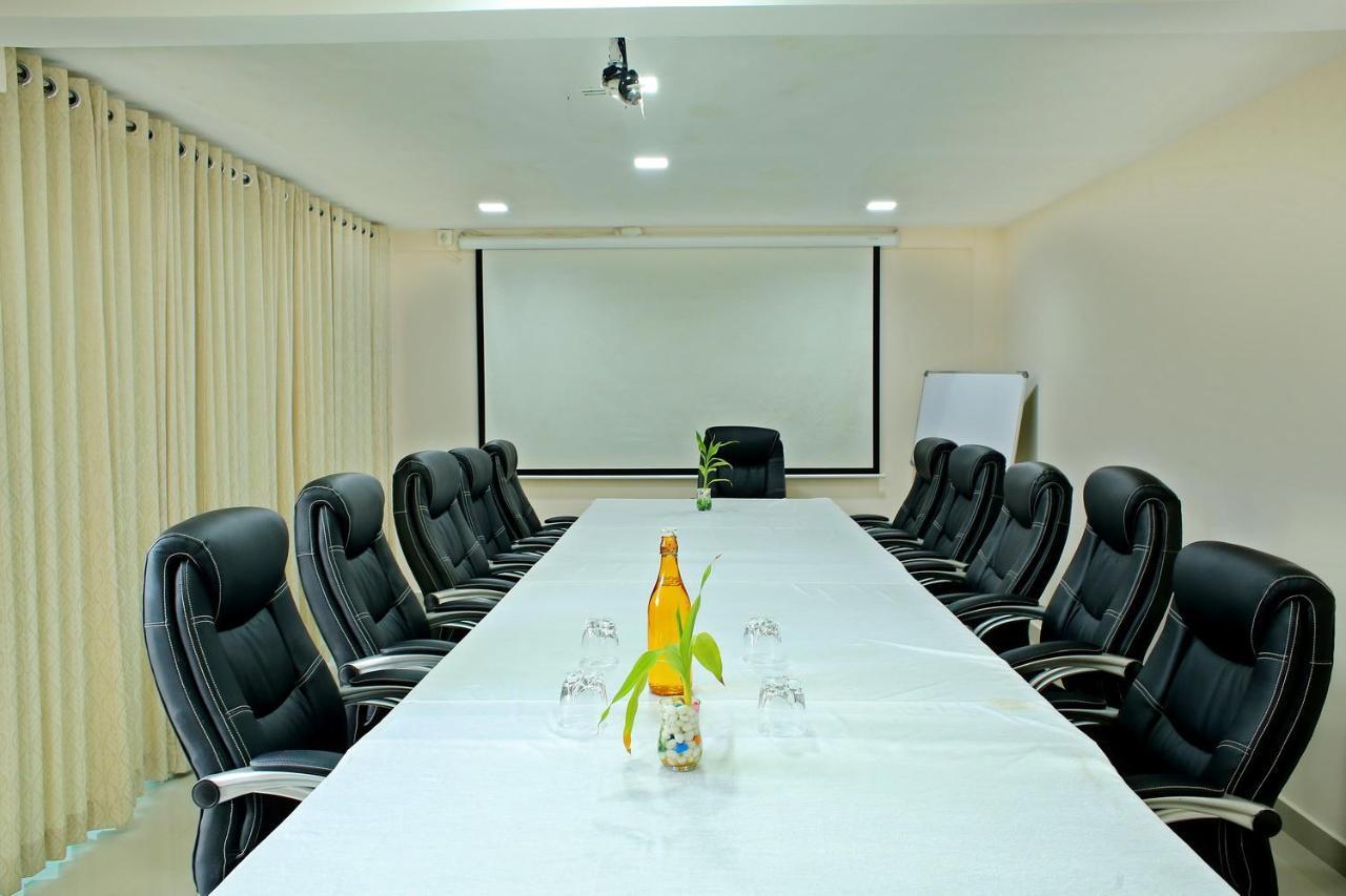 Emerald Hills Club Kochi Exterior foto